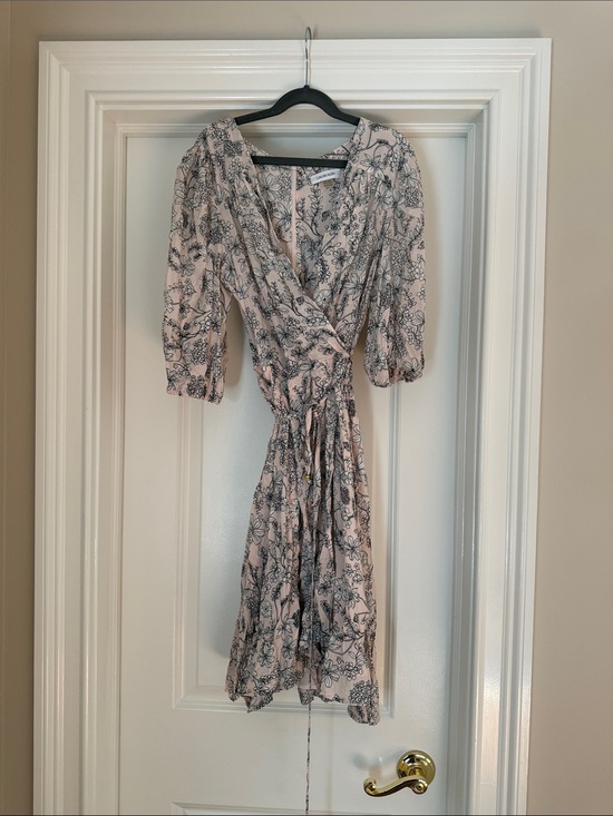 Calvin Klein Dresses & Skirts - Calvin Klein Blush Pink Floral Faux wrap Dress